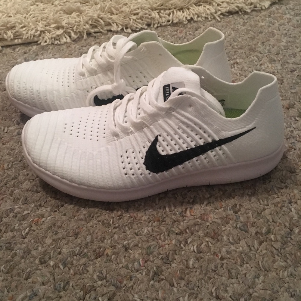 Cute lightweight tennis shoes!